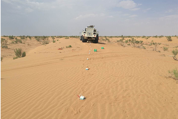 SmartSolo node seismic sensor in the desert.png